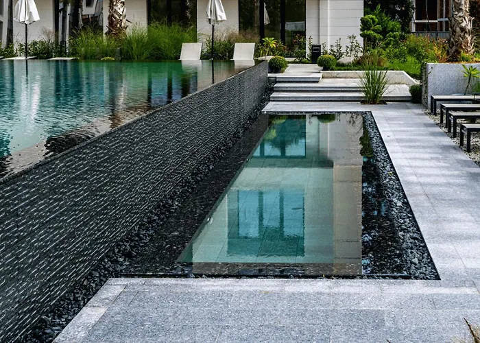 With Pool Apartament